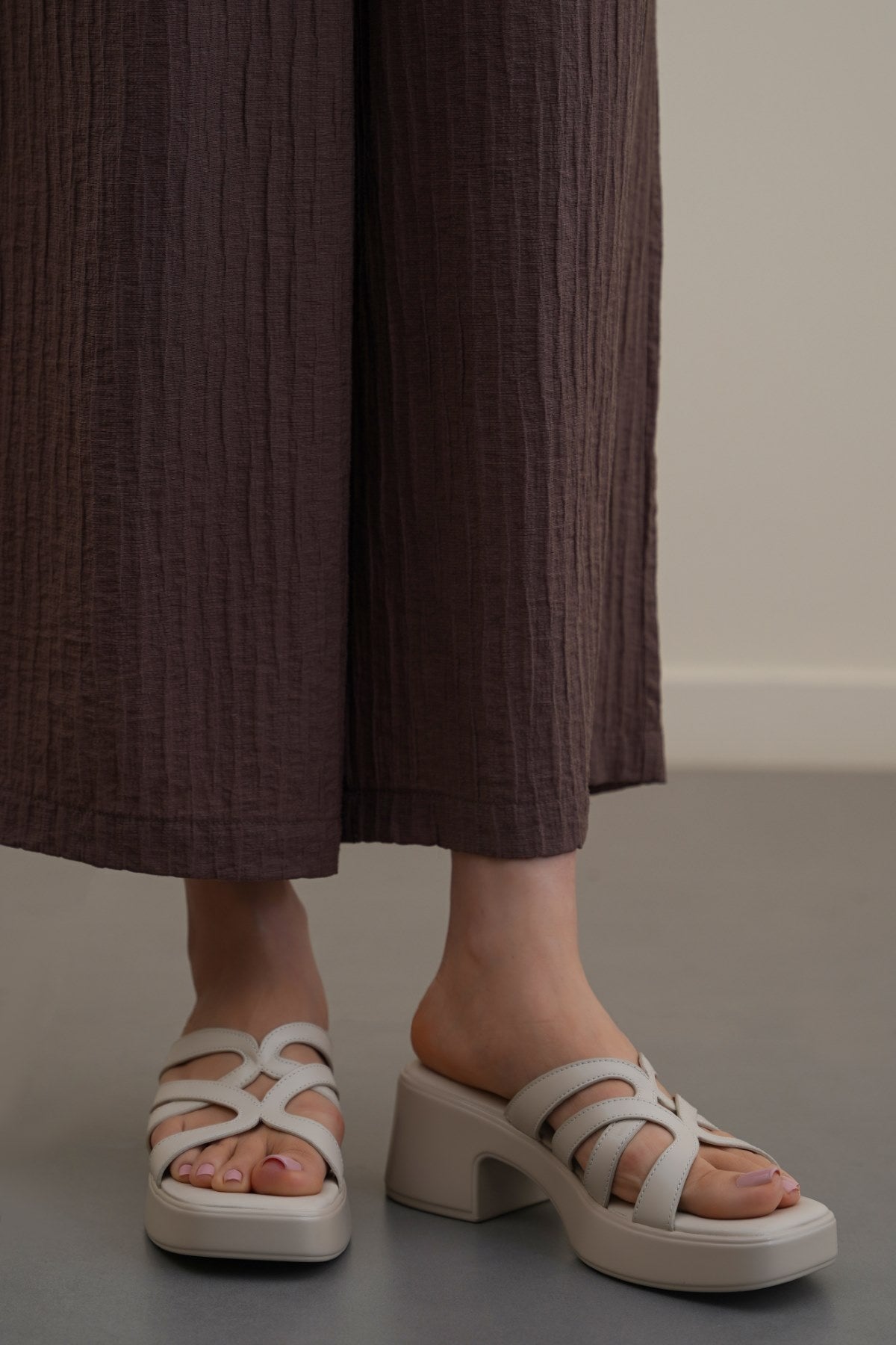 SOFT BLOCK HEELS
