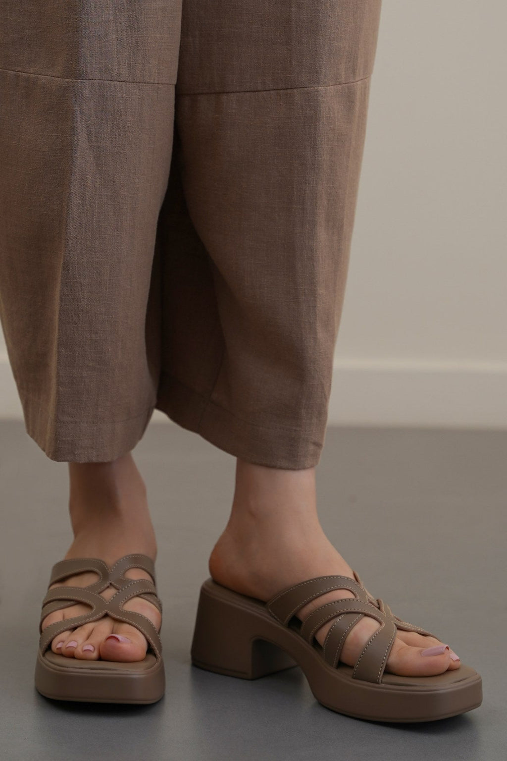 SOFT BLOCK HEELS