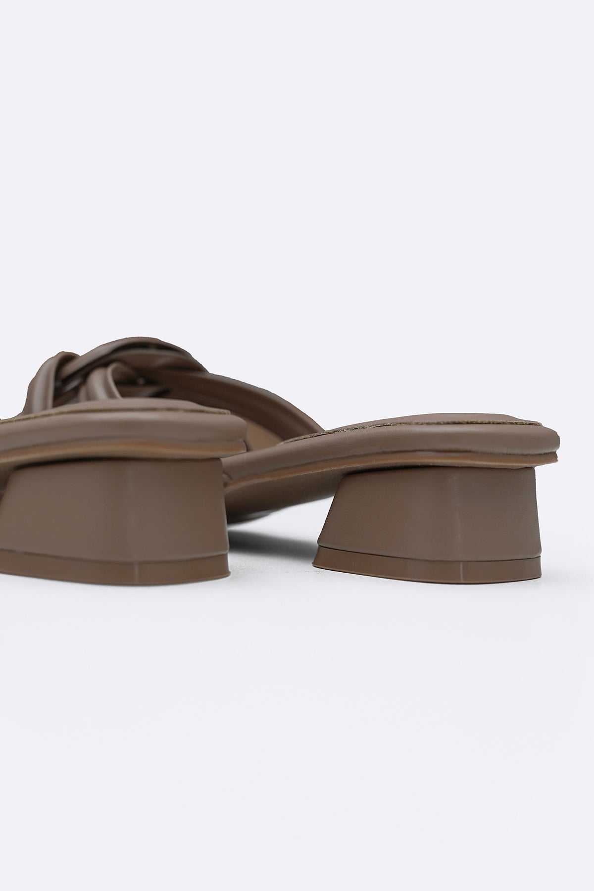 COMFY LINK HEELS