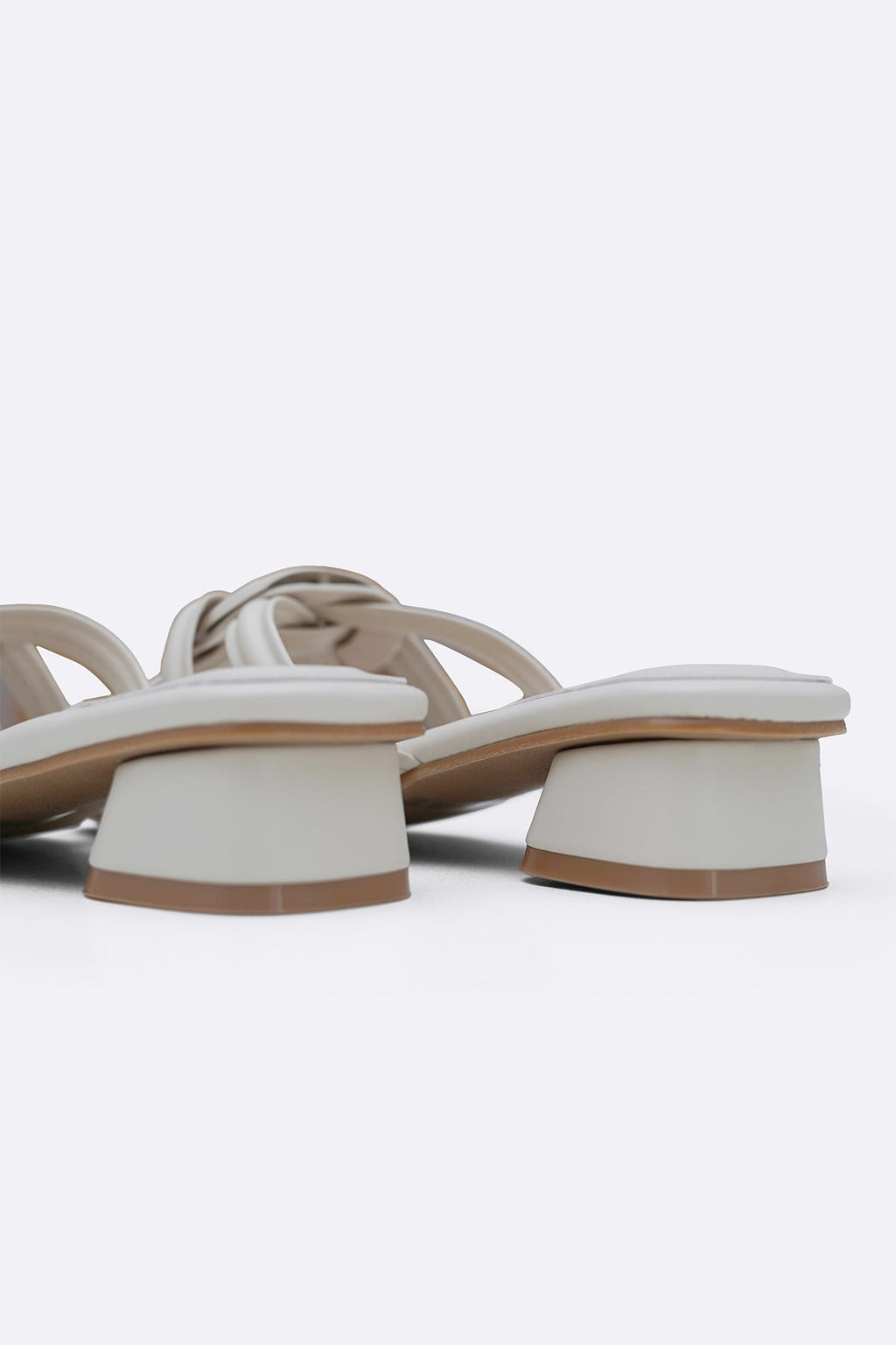 COMFY LINK HEELS